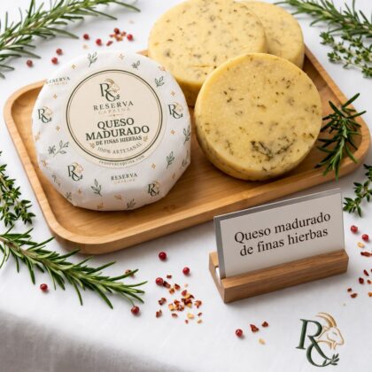 Queso madurado de finas hierbas, reserva caprina, bucaramanga, santander, colombia, queso de cabra